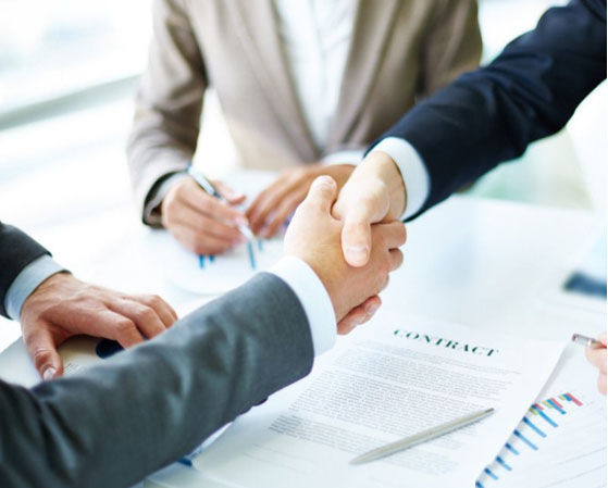 在多工位冷鐓機(jī)的設(shè)計(jì)和制造中，如何考慮生產(chǎn)效率和加工精度的平衡？有哪些優(yōu)化措施和技術(shù)？